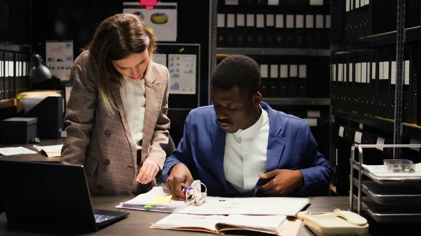 Panel de control que visualiza KPIs para la construcción de capital de jubilación para inversores privados de mediana edad